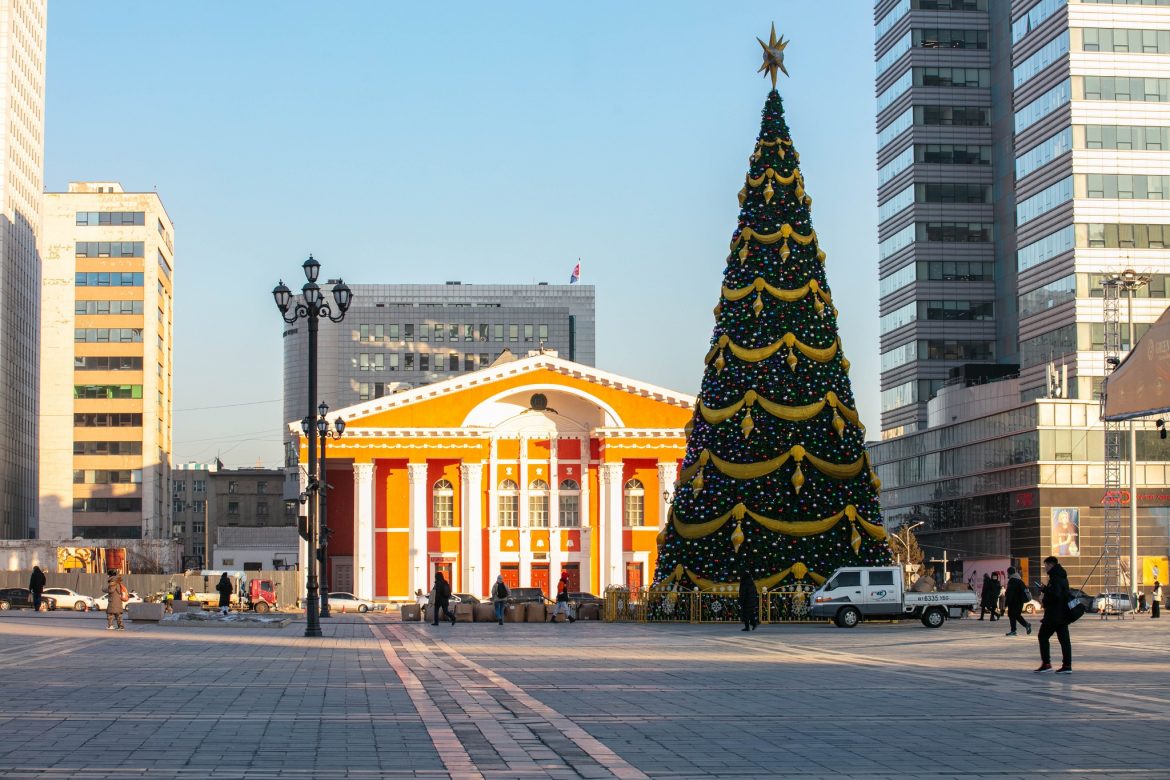 Төв талбайн гацуур модны гэрлийг өнөөдөр 20:00 цагт асаана.